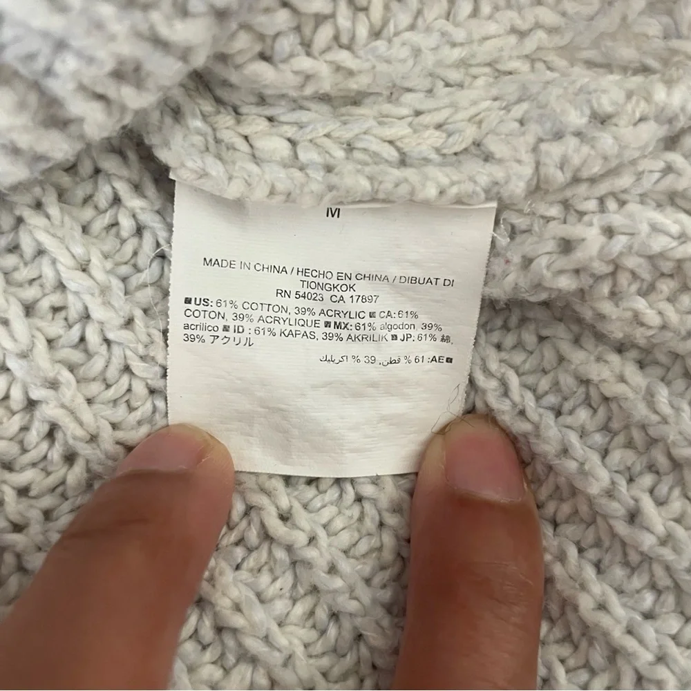 OLD NAVY Women’s Cable Knit Turtleneck Sweater Light Gray Ivory Size Medium - Picture 5 of 6